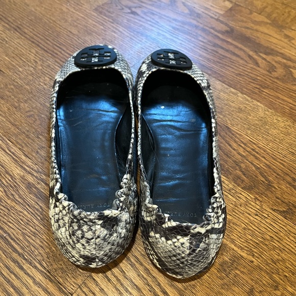 Tory Burch flats, snakeskin back white and grey patterned, super comfortable! - Picture 2 of 4